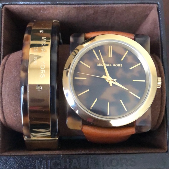 Michael Kors Watch with matching bracelet - Picture 1 of 8